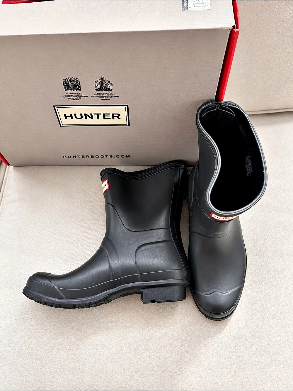 Hunter Women's Original Short Gloss Rain Boots Black US 7